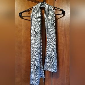 EUC - Black & White Geometric Scarf